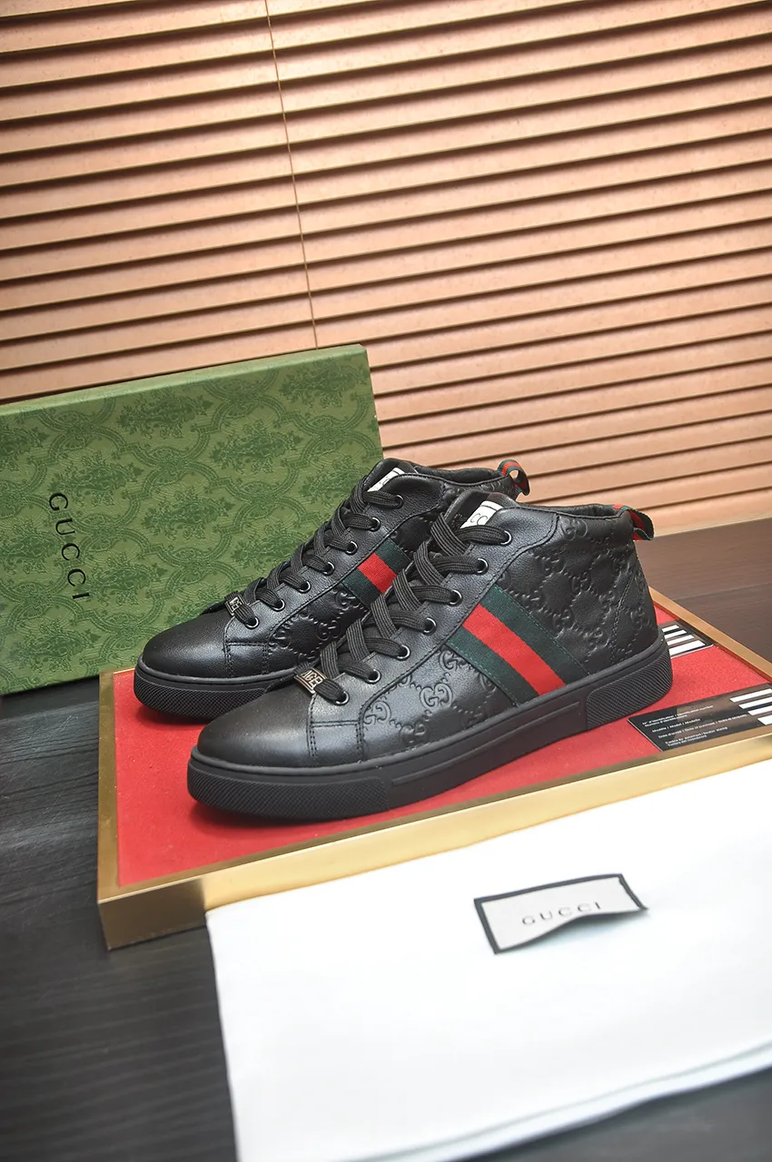 Men's shoes 💰480💶【GUCCI】1:1 men's sports shoes from the official website are now on the market. They are made of original silk cowhide + first-layer sheepskin lining, plus the original 1:1 comfortable outsole from the official website. Fashionable and versatile, super comfortable and breathable! Available in 2 colors: black, standard shoe size 38/45 (custom-made size 45 is non-refundable)